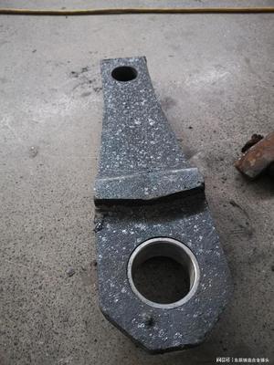 高鉻合金錘頭與高錳鋼錘頭哪個更"經(jīng)打"耐磨錘頭。